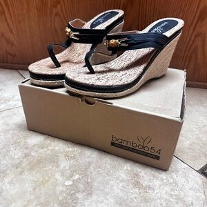 Bamboo54 women’s sandals. Size 8